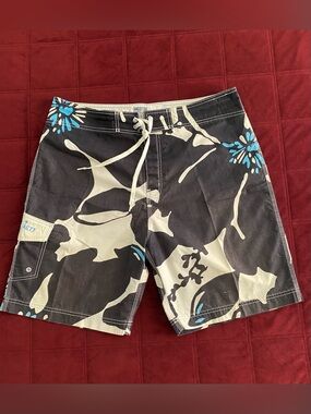 vintage American Eagle Outfitters men's board shorts, Size 38